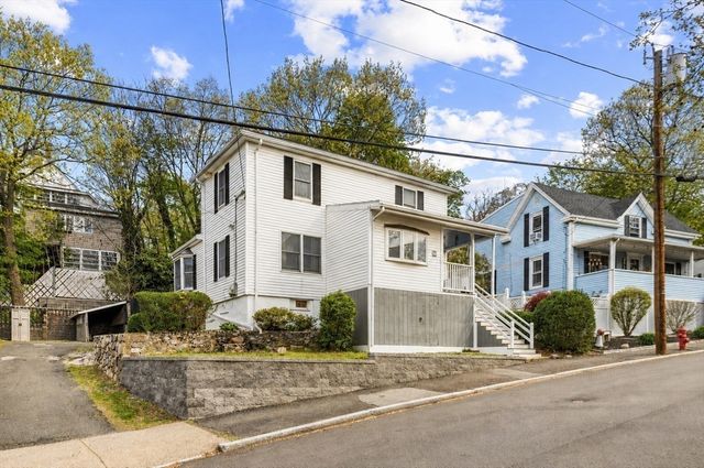29 Woodlawn St, Lynn, MA 01904