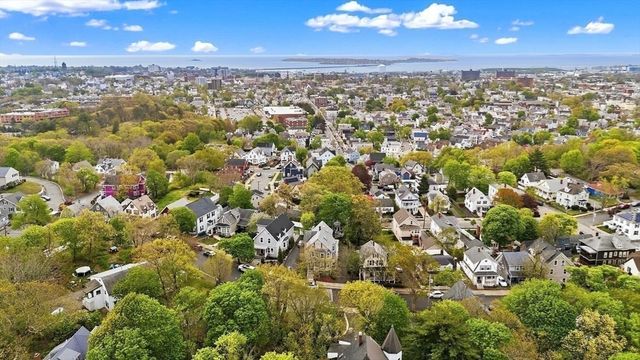 29 Woodlawn St, Lynn, MA 01904