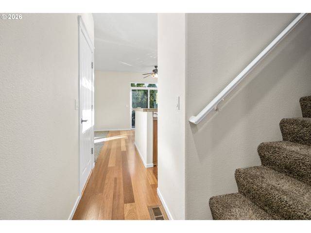 490 Ne 64TH Way, Hillsboro, OR 97124