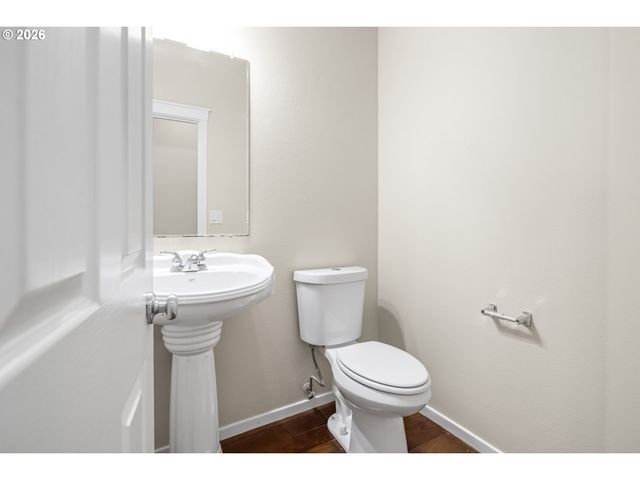 490 Ne 64TH Way, Hillsboro, OR 97124