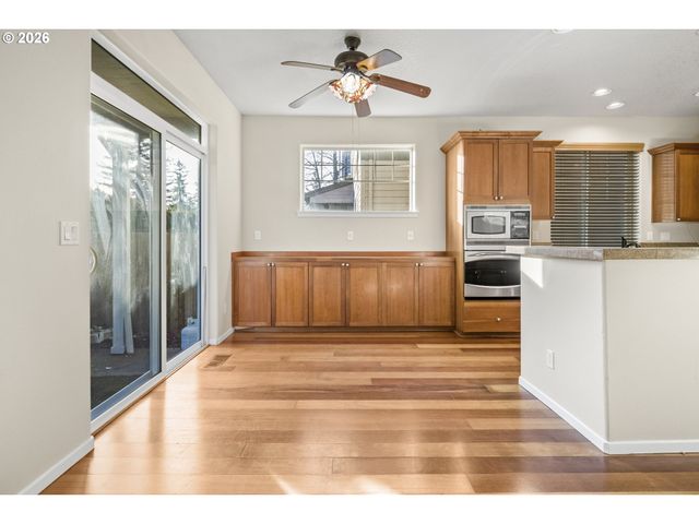 490 Ne 64TH Way, Hillsboro, OR 97124