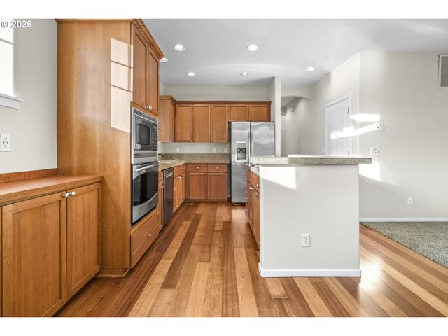 490 Ne 64TH Way, Hillsboro, OR 97124