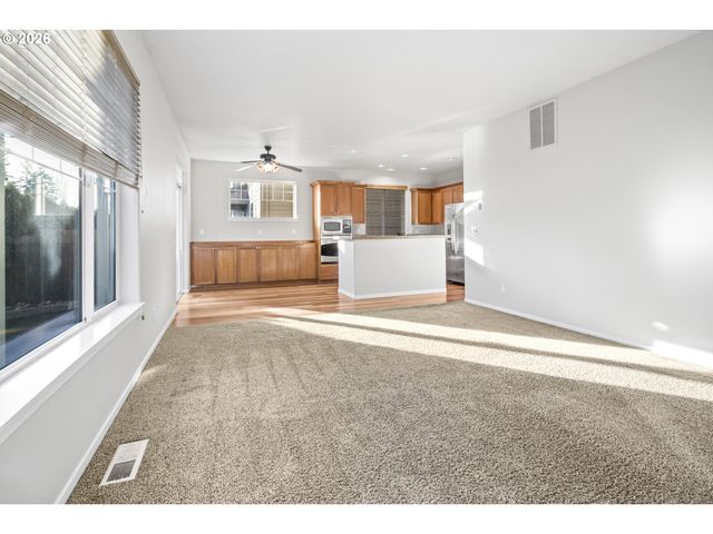 490 Ne 64TH Way, Hillsboro, OR 97124