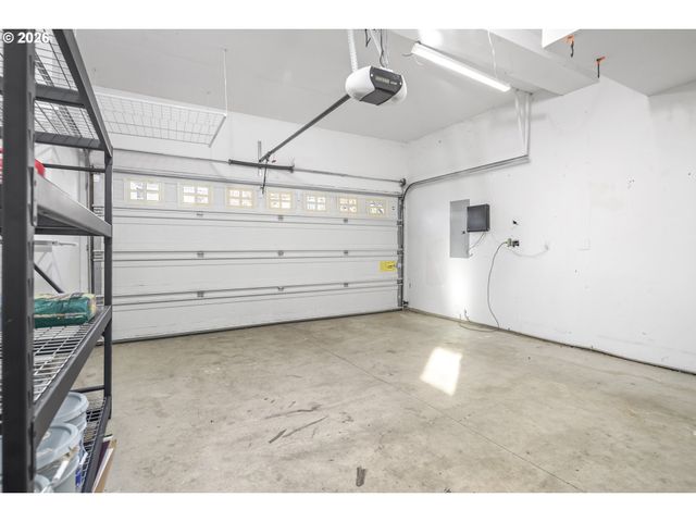 490 Ne 64TH Way, Hillsboro, OR 97124