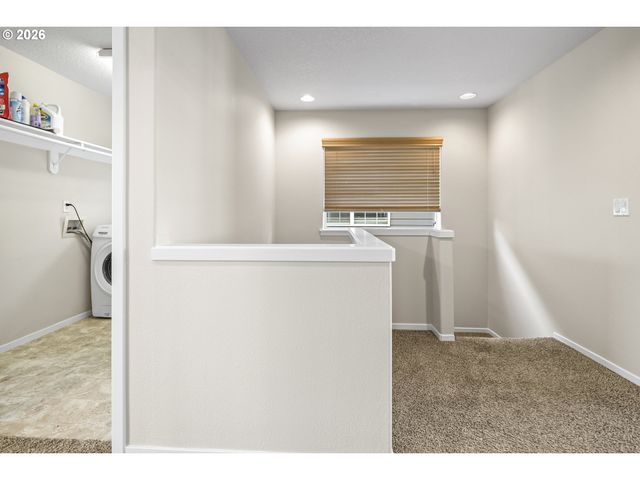 490 Ne 64TH Way, Hillsboro, OR 97124