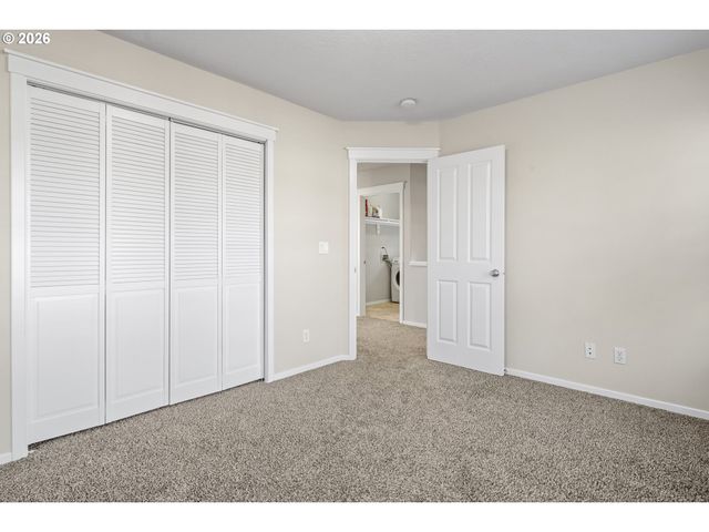 490 Ne 64TH Way, Hillsboro, OR 97124