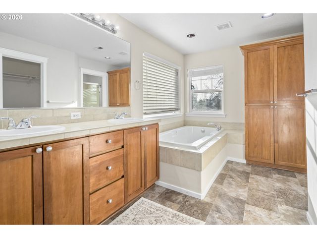 490 Ne 64TH Way, Hillsboro, OR 97124