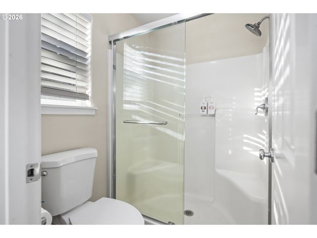 490 Ne 64TH Way, Hillsboro, OR 97124