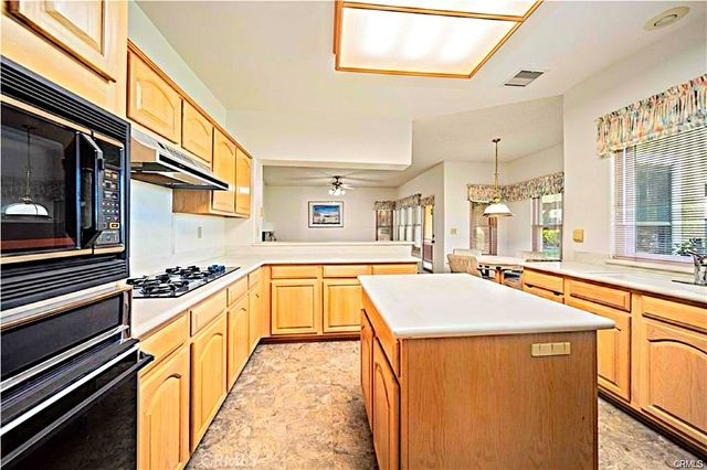 42205 Round Hill Drive, Lancaster, CA 93536