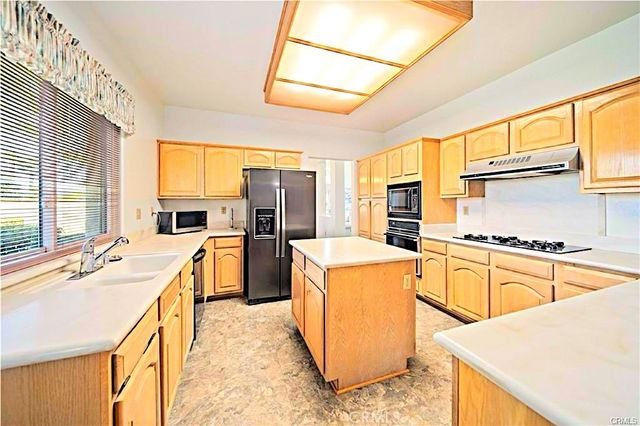 42205 Round Hill Drive, Lancaster, CA 93536