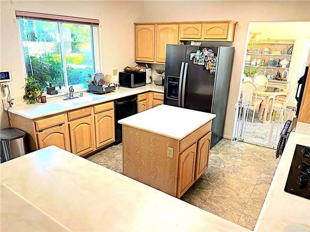 42205 Round Hill Drive, Lancaster, CA 93536