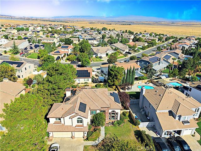 42205 Round Hill Drive, Lancaster, CA 93536
