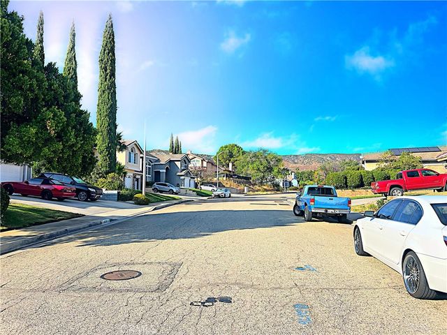 42205 Round Hill Drive, Lancaster, CA 93536