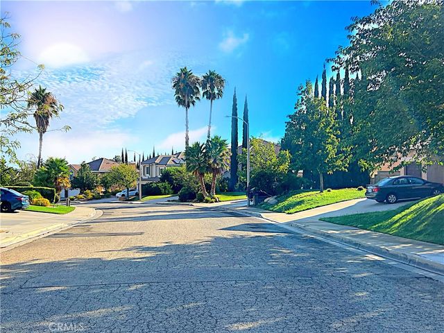 42205 Round Hill Drive, Lancaster, CA 93536