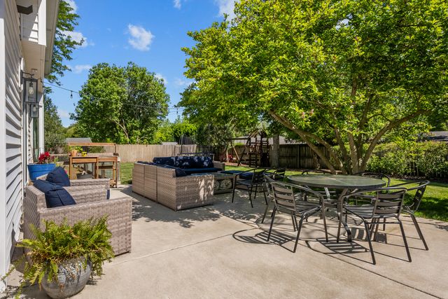621 Nordic Court, Libertyville, IL 60048
