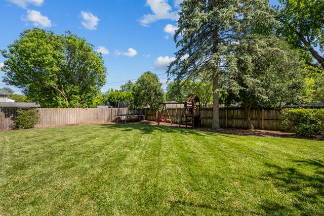 621 Nordic Court, Libertyville, IL 60048