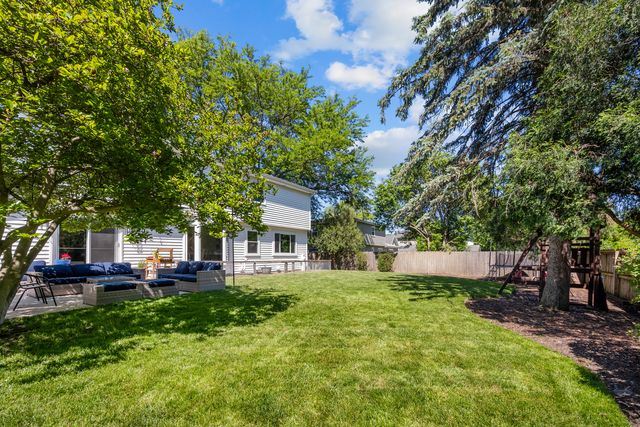 621 Nordic Court, Libertyville, IL 60048