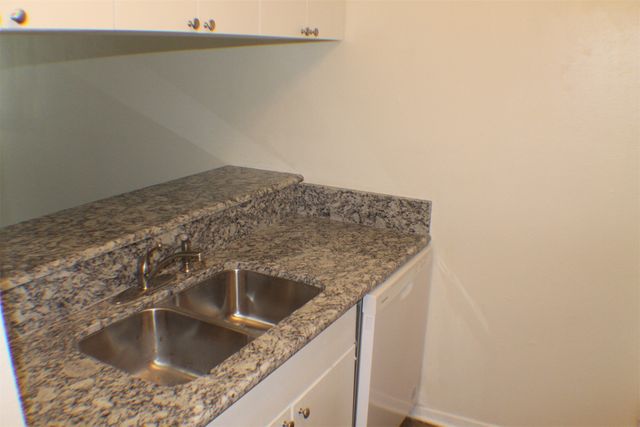 4859 Cedar Springs Road 147, Dallas, TX 75219