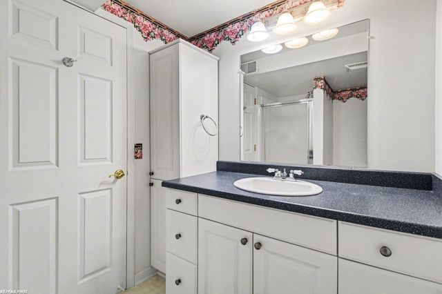 4161 Paisley Drive, Sterling Heights, MI 48314