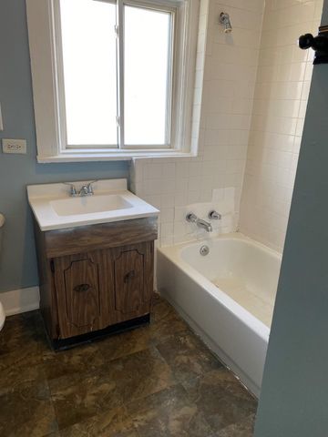 319 N 6th Avenue, Maywood, IL 60153