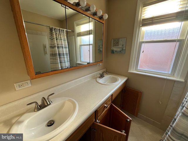 7612 LARGE ST, Philadelphia, PA 19152