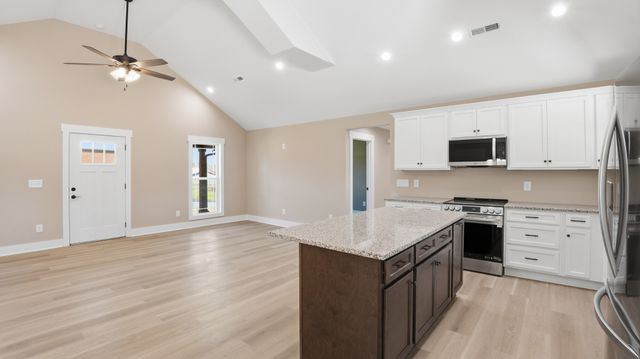 104 Division St, Normandy, TN 37360