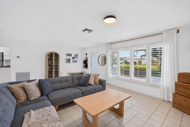 4031 NE 15TH Avenue, Oakland Park, FL 33334