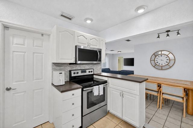 4031 NE 15TH Avenue, Oakland Park, FL 33334