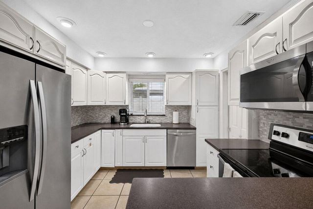 4031 NE 15TH Avenue, Oakland Park, FL 33334