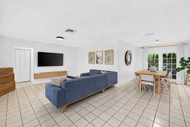 4031 NE 15TH Avenue, Oakland Park, FL 33334