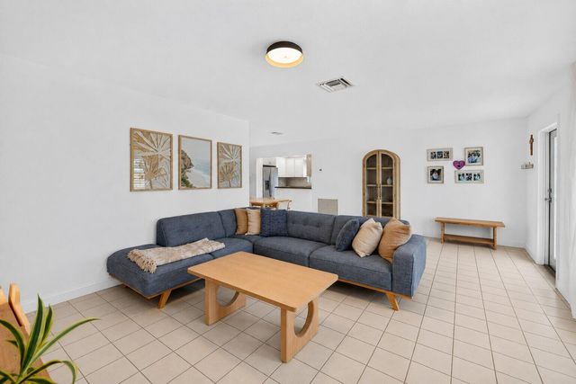 4031 NE 15TH Avenue, Oakland Park, FL 33334