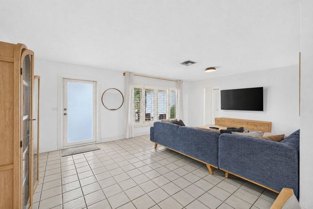 4031 NE 15TH Avenue, Oakland Park, FL 33334