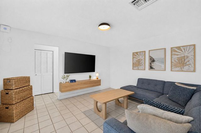 4031 NE 15TH Avenue, Oakland Park, FL 33334
