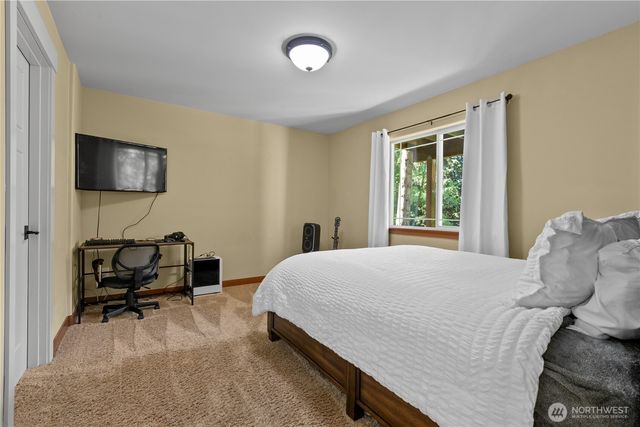 16 Sunflower Circle, Bellingham, WA 98229