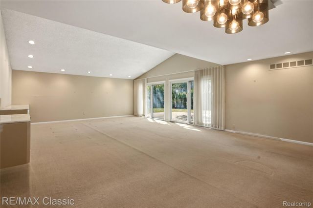5423 W Bloomfield Lake Road, West Bloomfield Charter Township, MI 48323
