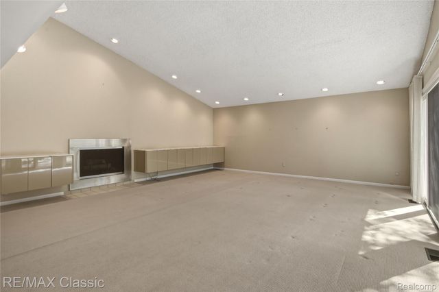 5423 W Bloomfield Lake Road, West Bloomfield Charter Township, MI 48323