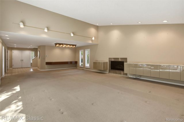 5423 W Bloomfield Lake Road, West Bloomfield Charter Township, MI 48323