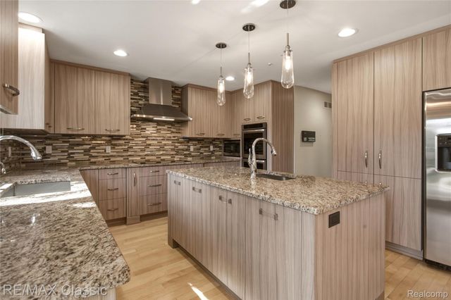 5423 W Bloomfield Lake Road, West Bloomfield Charter Township, MI 48323