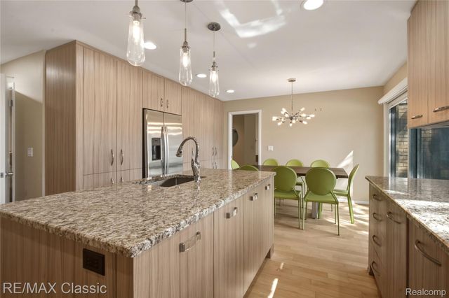 5423 W Bloomfield Lake Road, West Bloomfield Charter Township, MI 48323