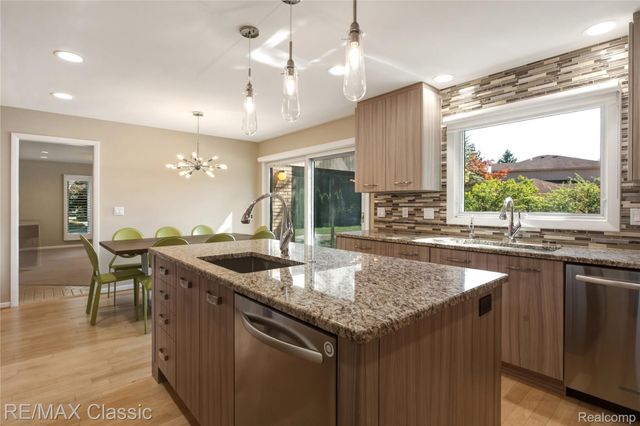 5423 W Bloomfield Lake Road, West Bloomfield Charter Township, MI 48323