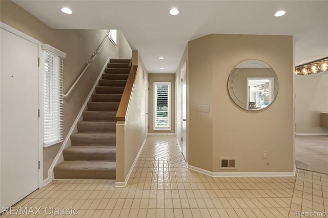 5423 W Bloomfield Lake Road, West Bloomfield Charter Township, MI 48323