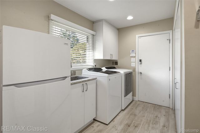 5423 W Bloomfield Lake Road, West Bloomfield Charter Township, MI 48323