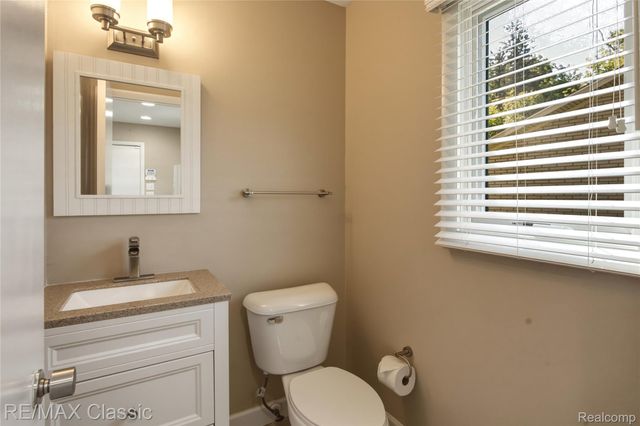 5423 W Bloomfield Lake Road, West Bloomfield Charter Township, MI 48323