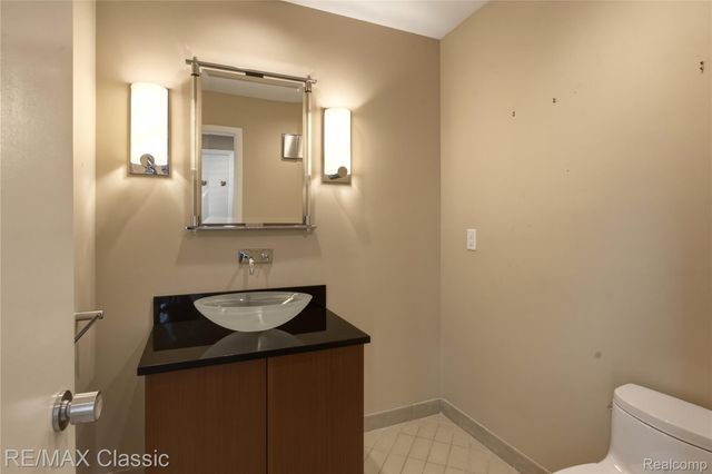 5423 W Bloomfield Lake Road, West Bloomfield Charter Township, MI 48323