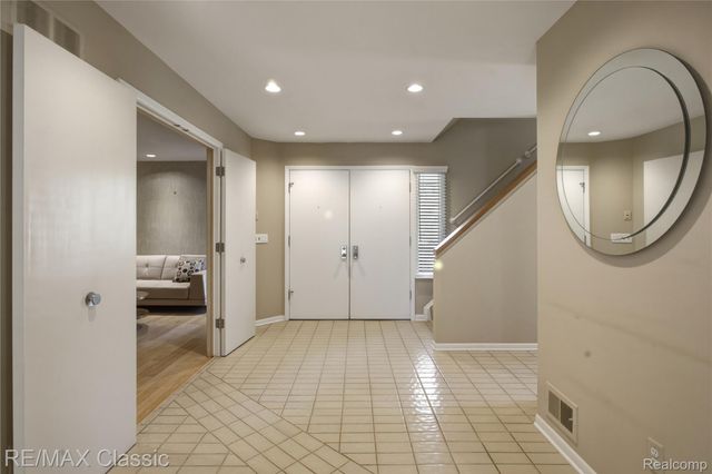 5423 W Bloomfield Lake Road, West Bloomfield Charter Township, MI 48323