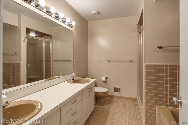 5423 W Bloomfield Lake Road, West Bloomfield Charter Township, MI 48323