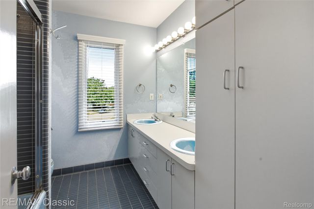 5423 W Bloomfield Lake Road, West Bloomfield Charter Township, MI 48323
