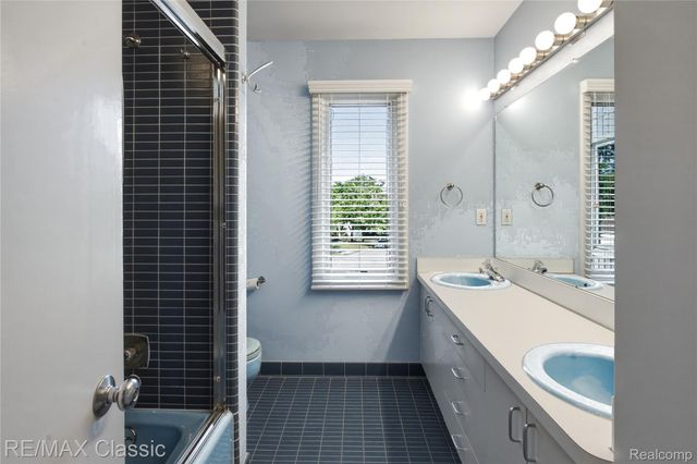 5423 W Bloomfield Lake Road, West Bloomfield Charter Township, MI 48323