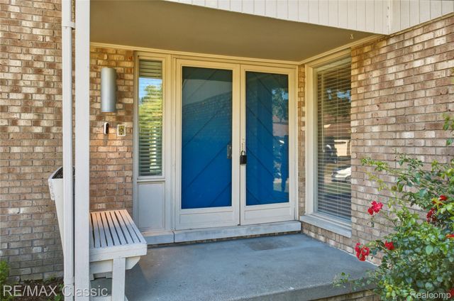5423 W Bloomfield Lake Road, West Bloomfield Charter Township, MI 48323