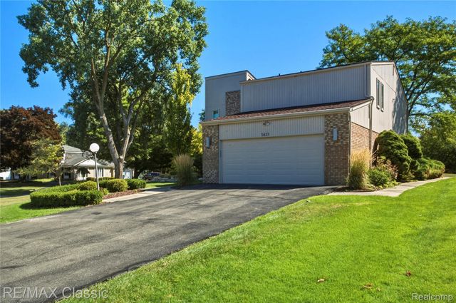 5423 W Bloomfield Lake Road, West Bloomfield Charter Township, MI 48323